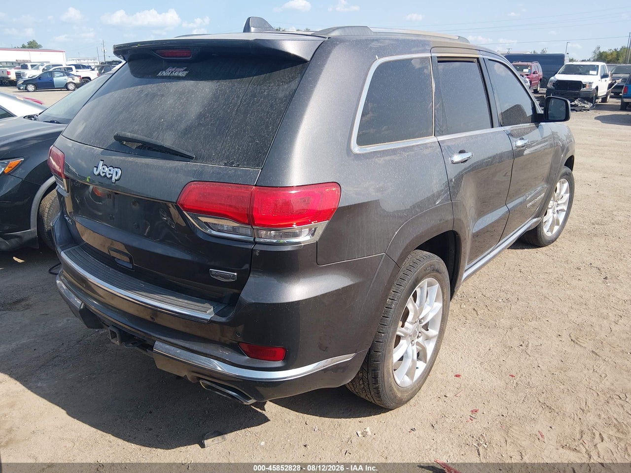 2016 JEEP GRAND CHEROKEE SUMMIT · 4/11
