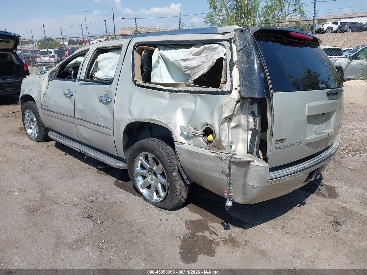 2011 GMC YUKON XL 1500 DENALI · 3/10