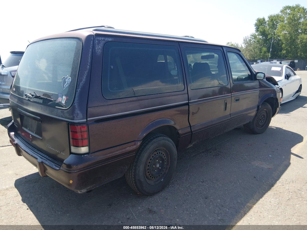 1994 DODGE GRAND CARAVAN SE · 4/11