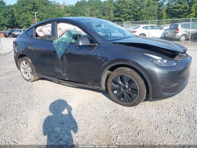 7SAYGDEE1RF****** · 2024 TESLA MODEL Y LONG RANGE DUAL MOTOR ALL-WHEEL DRIVE