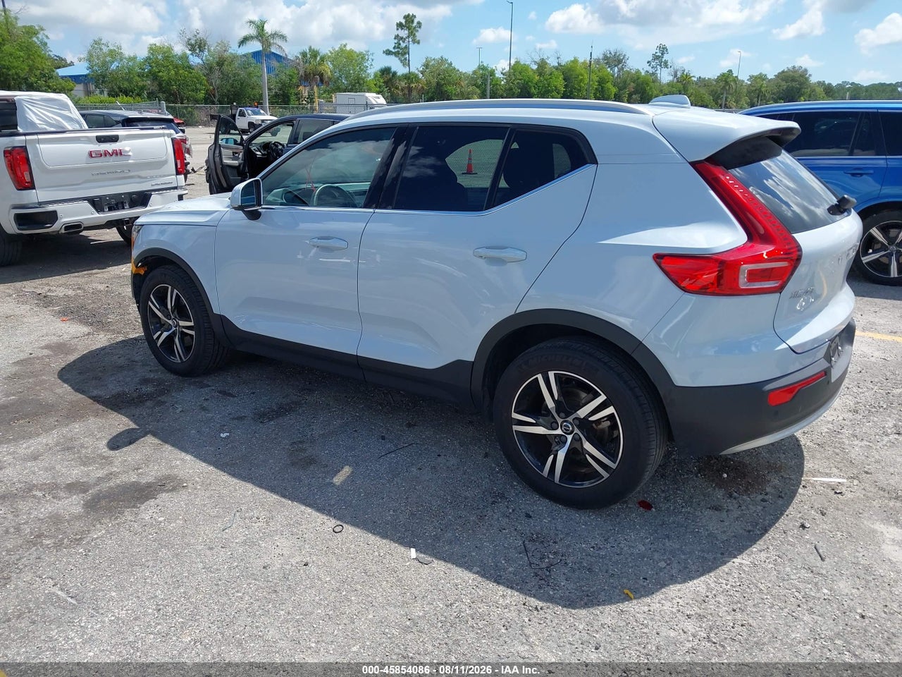 2024 VOLVO XC40 B5 CORE BRIGHT THEME · 3/11