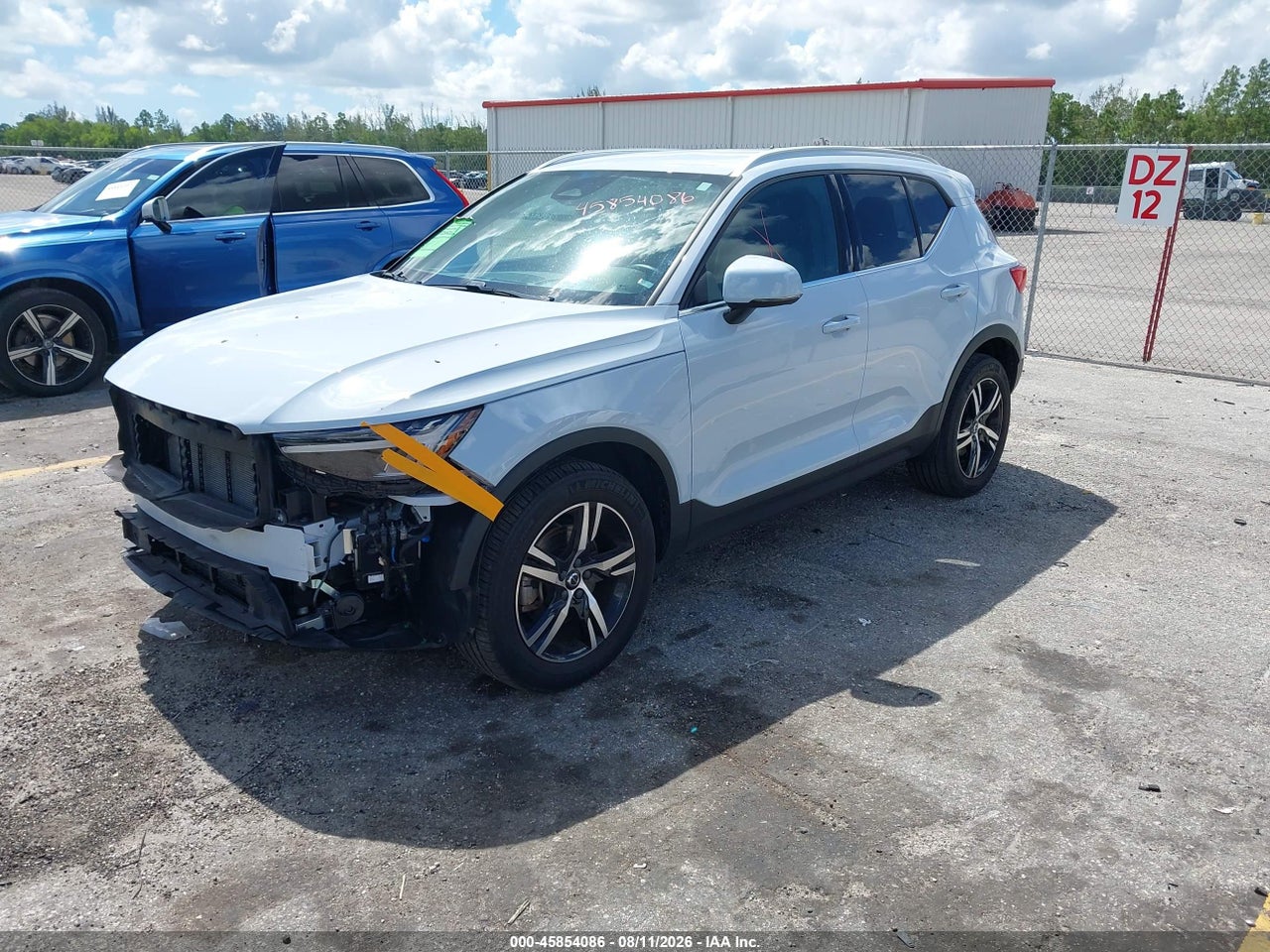 2024 VOLVO XC40 B5 CORE BRIGHT THEME · 2/11