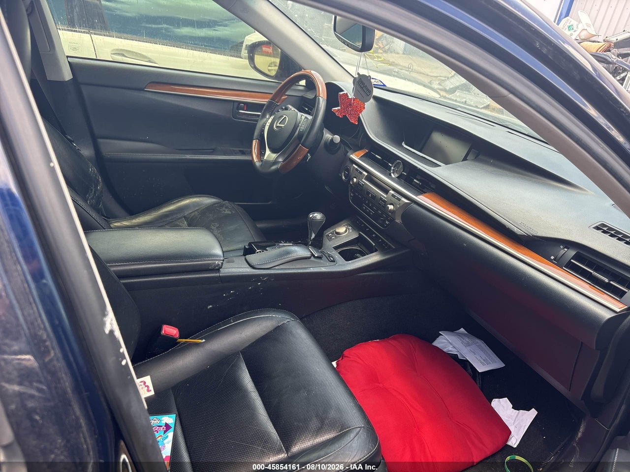 2013 LEXUS ES 300H   · 5/11