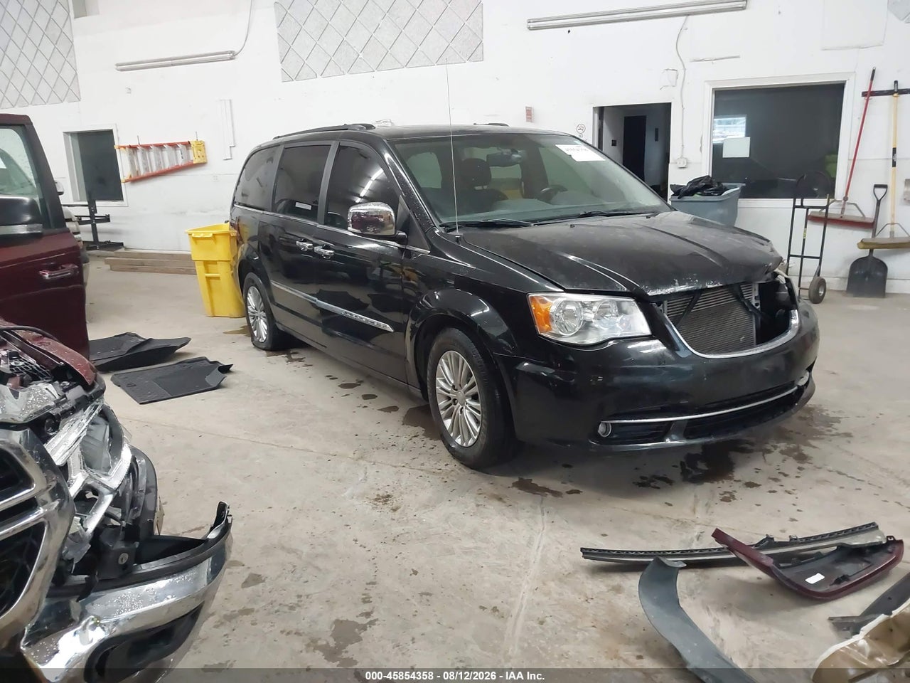 2C4RC1CG1GR****** · 2016 CHRYSLER TOWN &amp; COUNTRY TOURING-L ANNIVERSARY EDITION