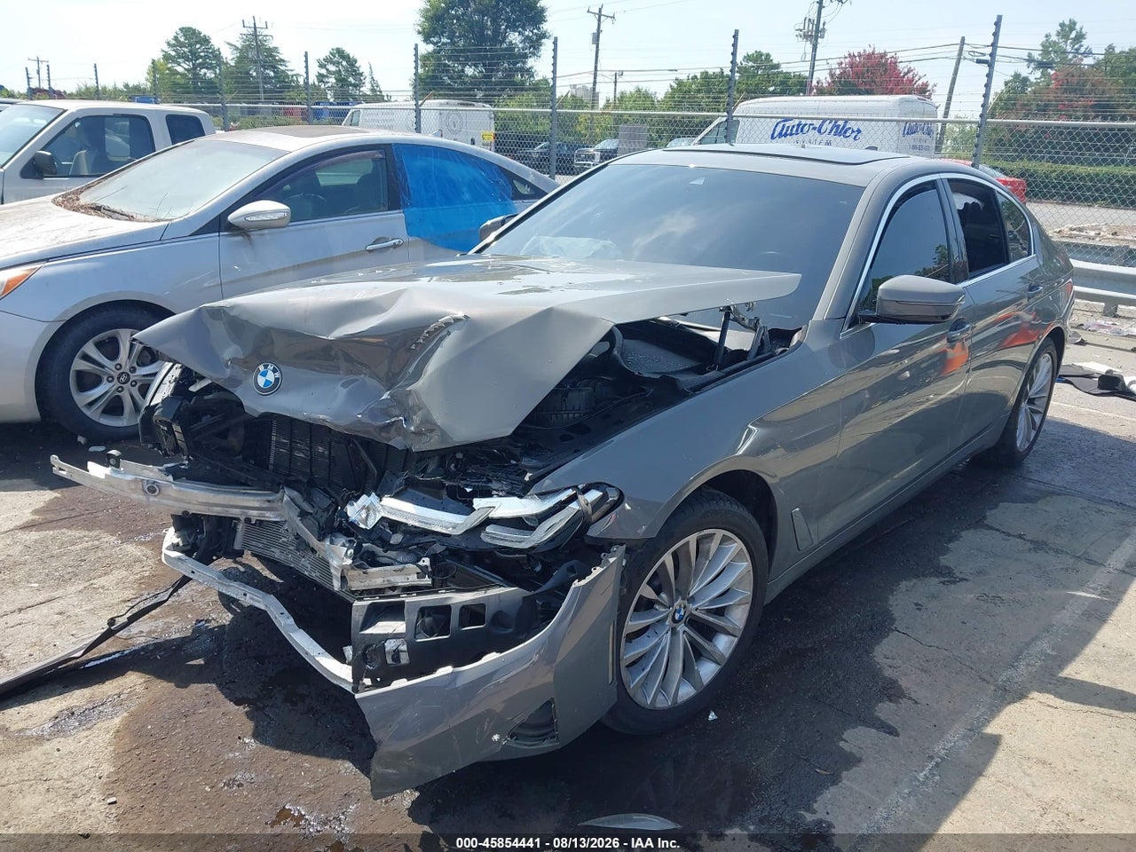 2021 BMW 530 XI · 2/10