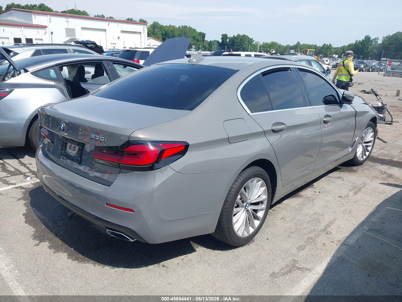 2021 BMW 530 XI · 4/10