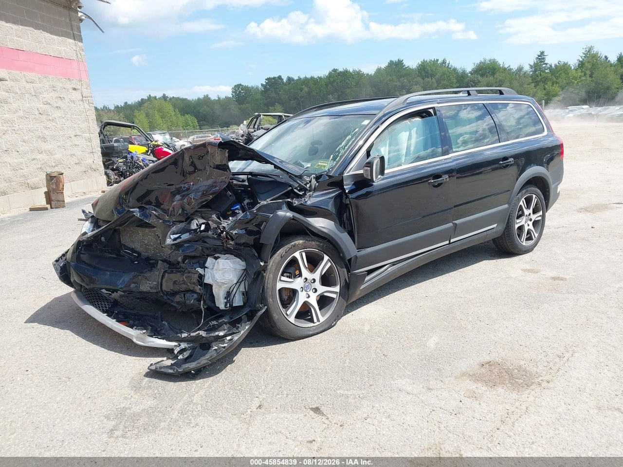 2013 VOLVO XC70 T6 PLATINUM · 2/11