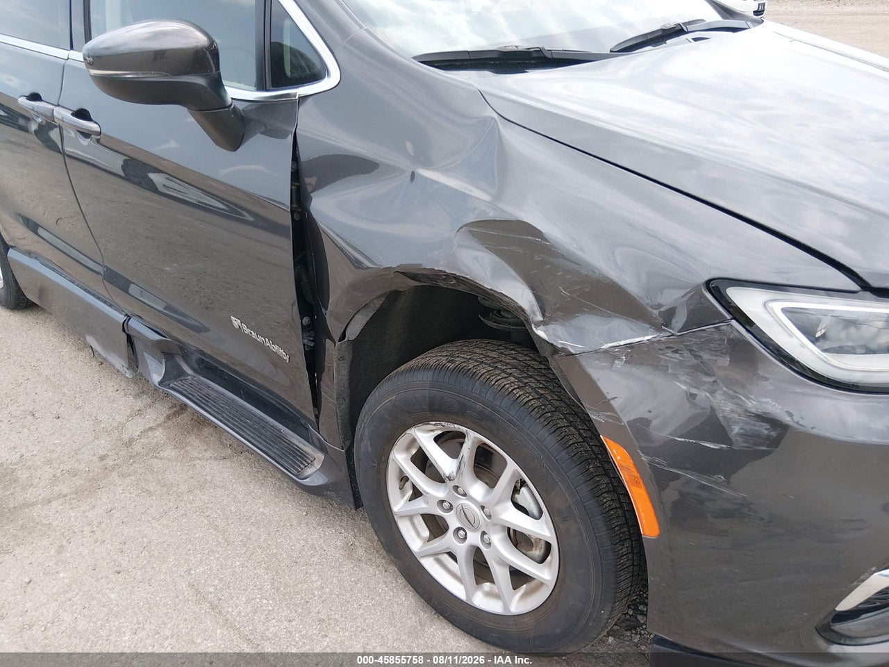 2023 CHRYSLER PACIFICA TOURING L · 6/11