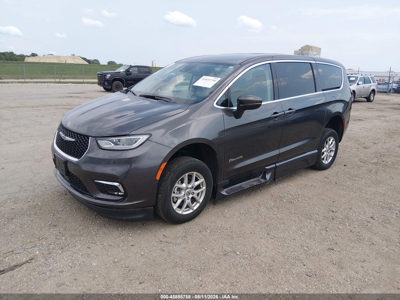 2023 CHRYSLER PACIFICA TOURING L · 2/11