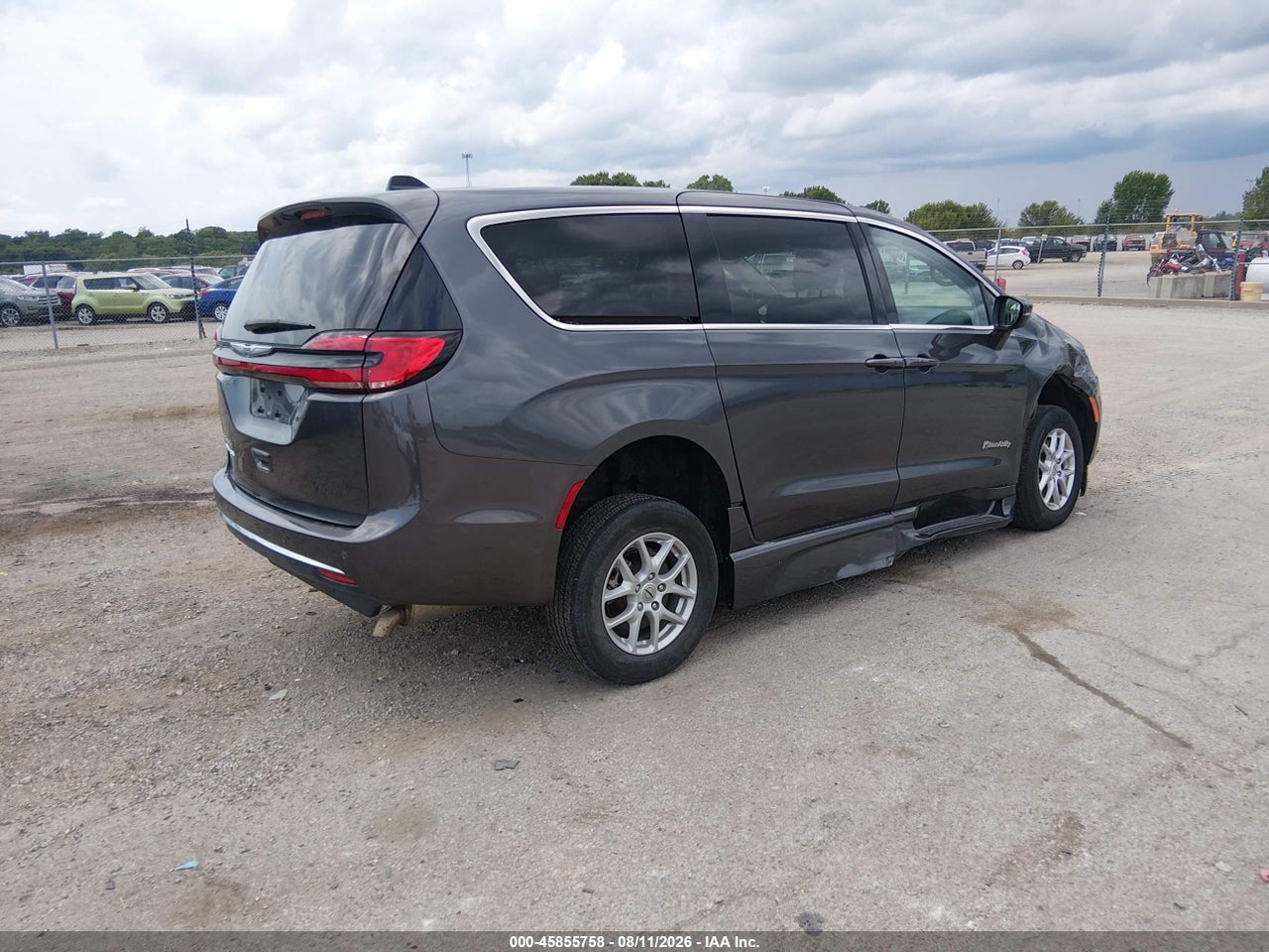2023 CHRYSLER PACIFICA TOURING L · 4/11