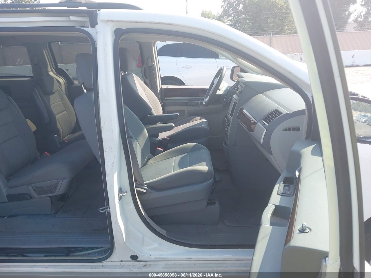 2010 CHRYSLER TOWN &amp; COUNTRY TOURING · 5/11