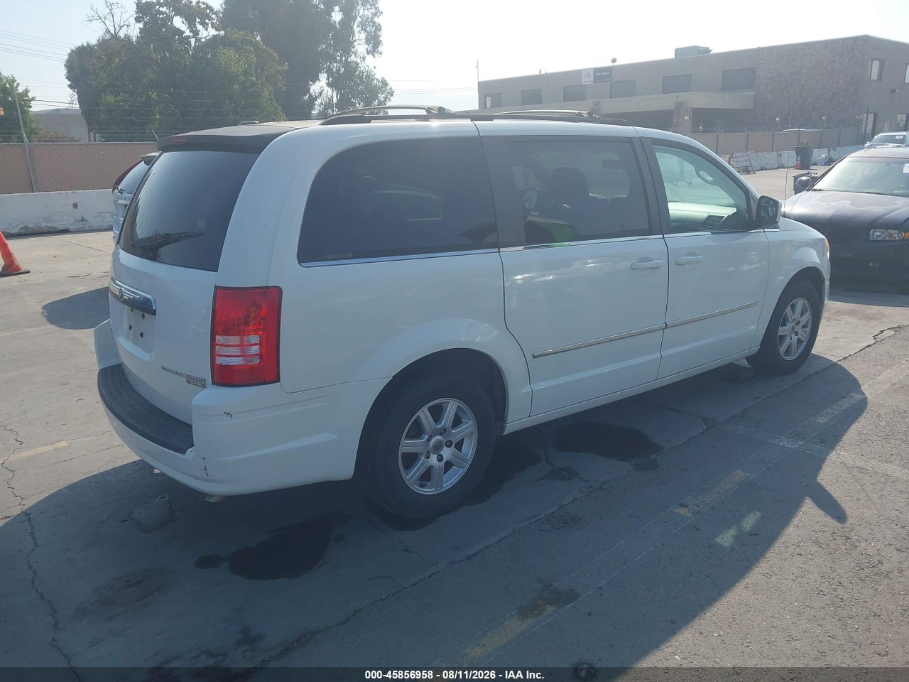 2010 CHRYSLER TOWN &amp; COUNTRY TOURING · 4/11