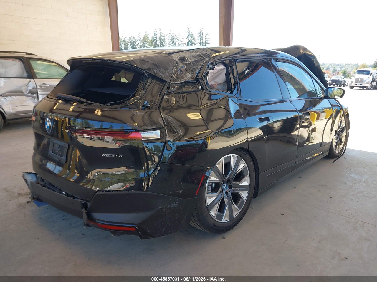 2025 BMW IX XDRIVE50 · 4/10