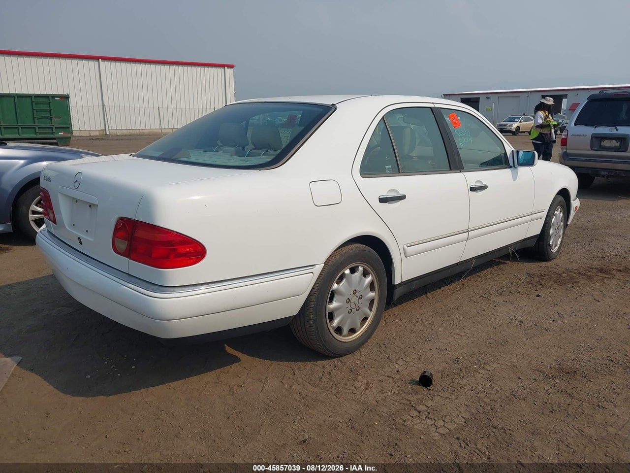 WDBJF65F8WA****** · 1998 MERCEDES-BENZ E 320 · 4/11