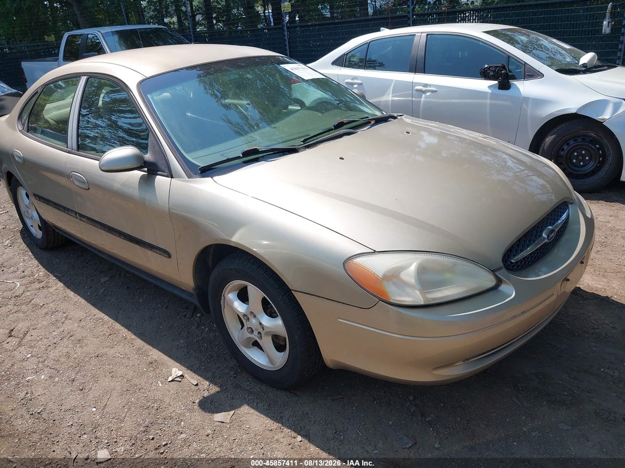 1FAFP53U7YA****** · 2000 FORD TAURUS SE