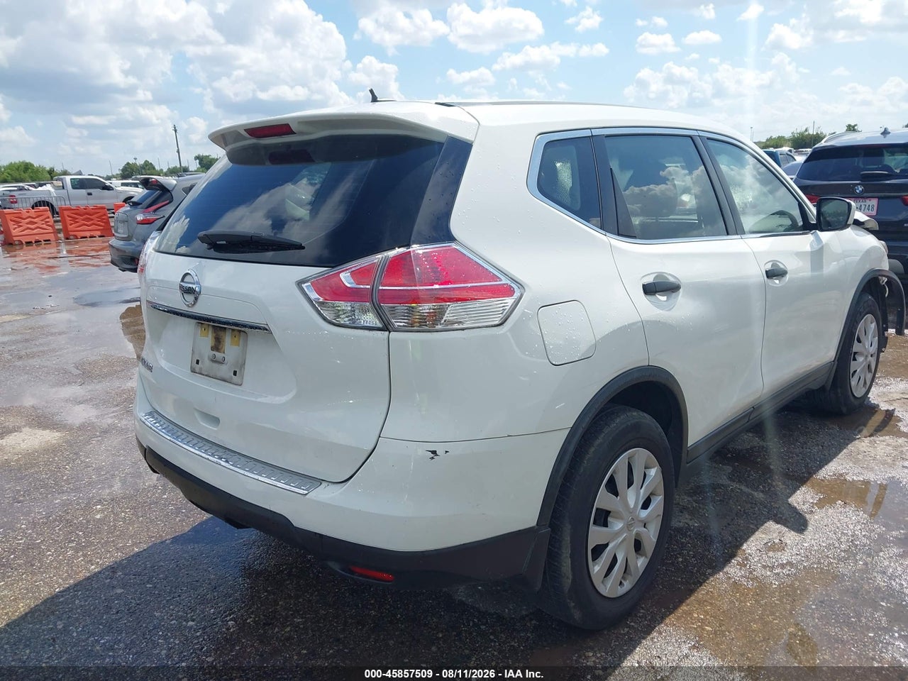2016 NISSAN ROGUE S · 4/11