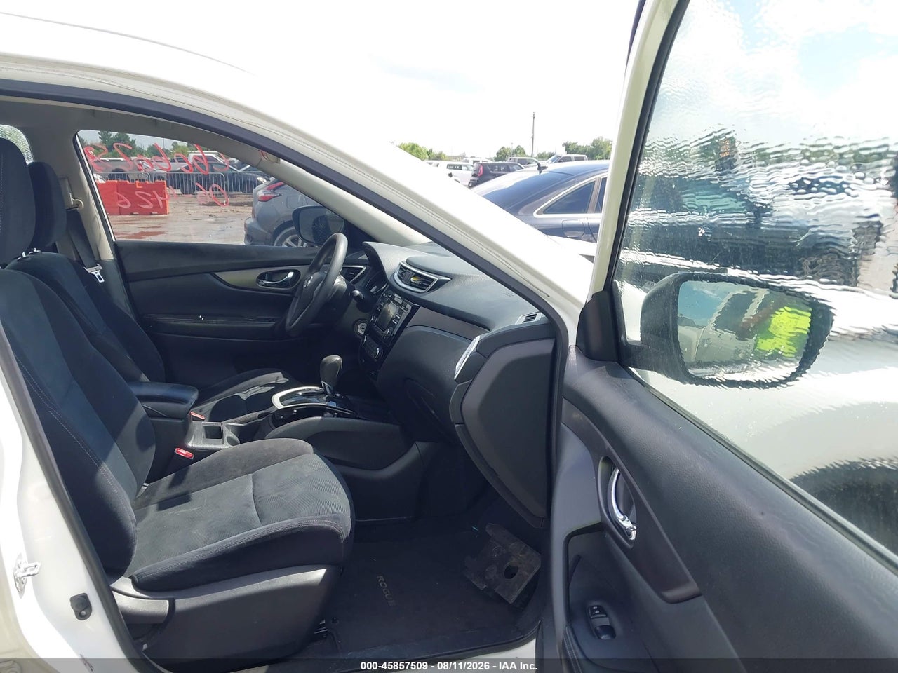 2016 NISSAN ROGUE S · 5/11