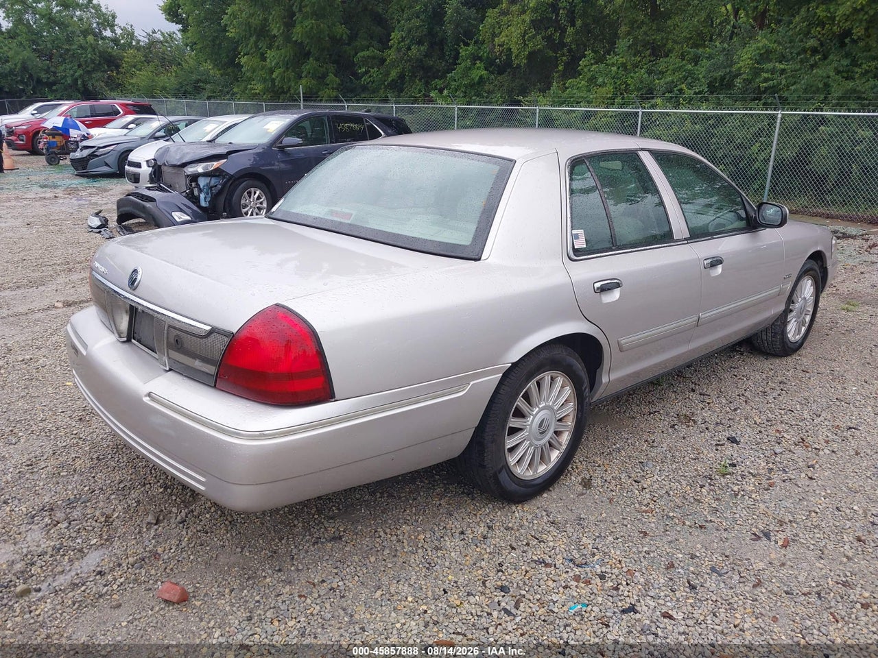 2010 MERCURY GRAND MARQUIS LS (FLEET ONLY) · 4/11