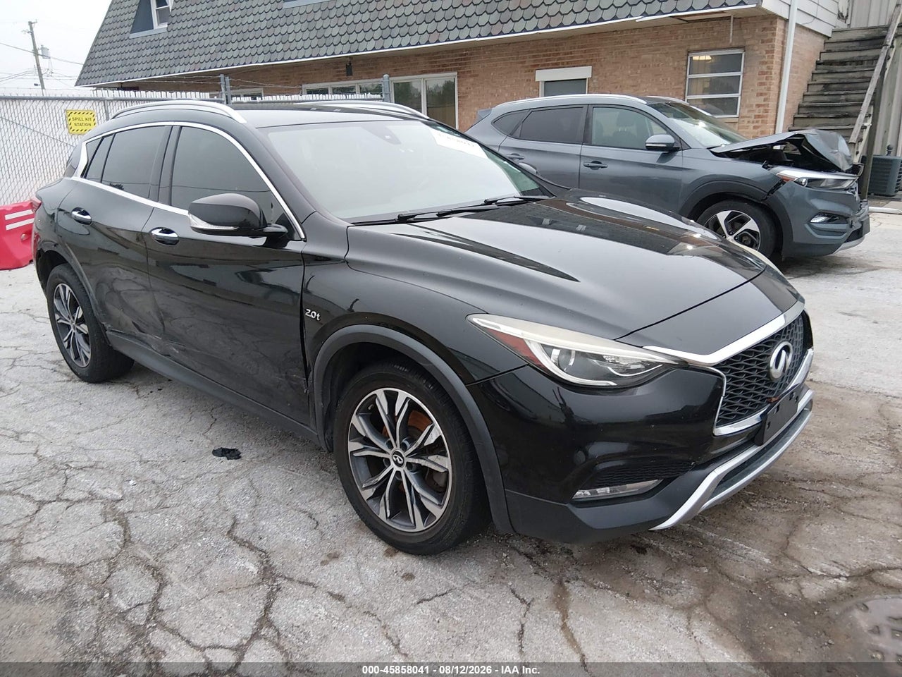 SJKCH5CR0JA****** · 2018 INFINITI QX30 PREMIUM