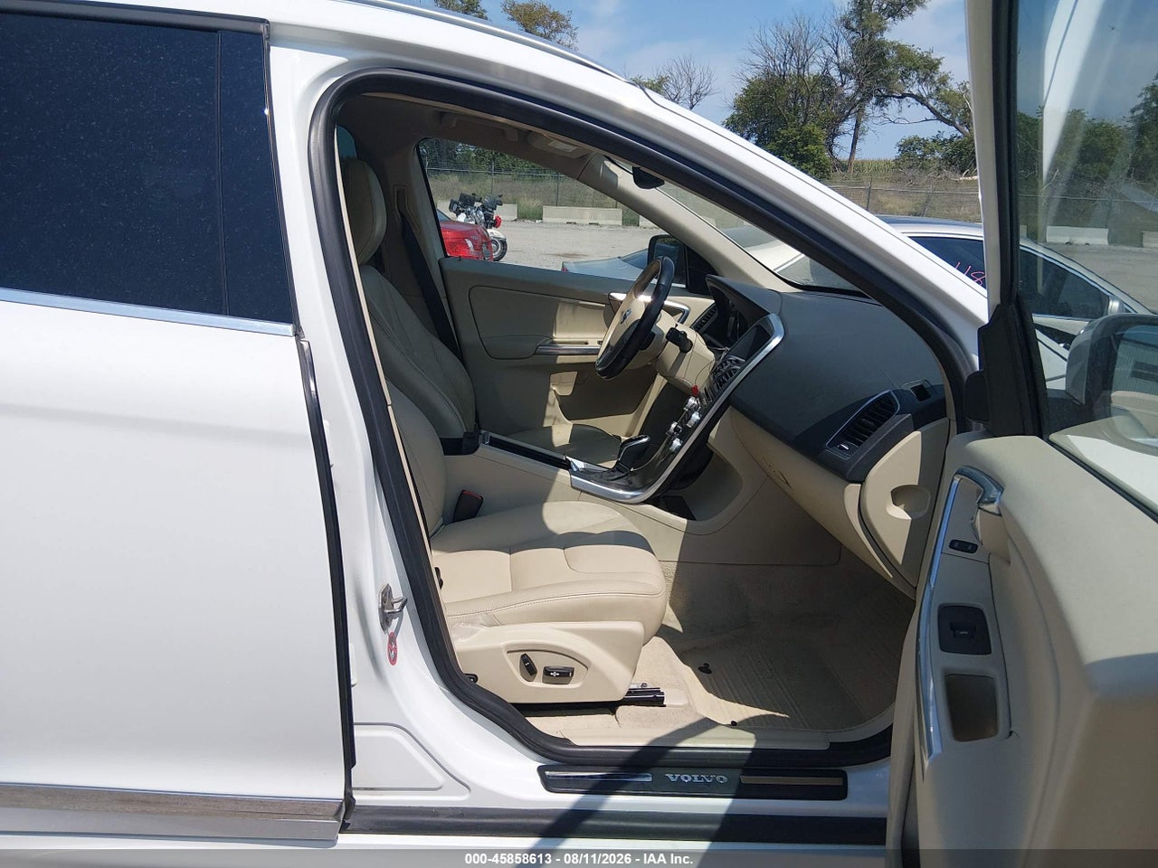 2015 VOLVO XC60 T5 PREMIER · 5/11