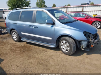2010 KIA SEDONA LX