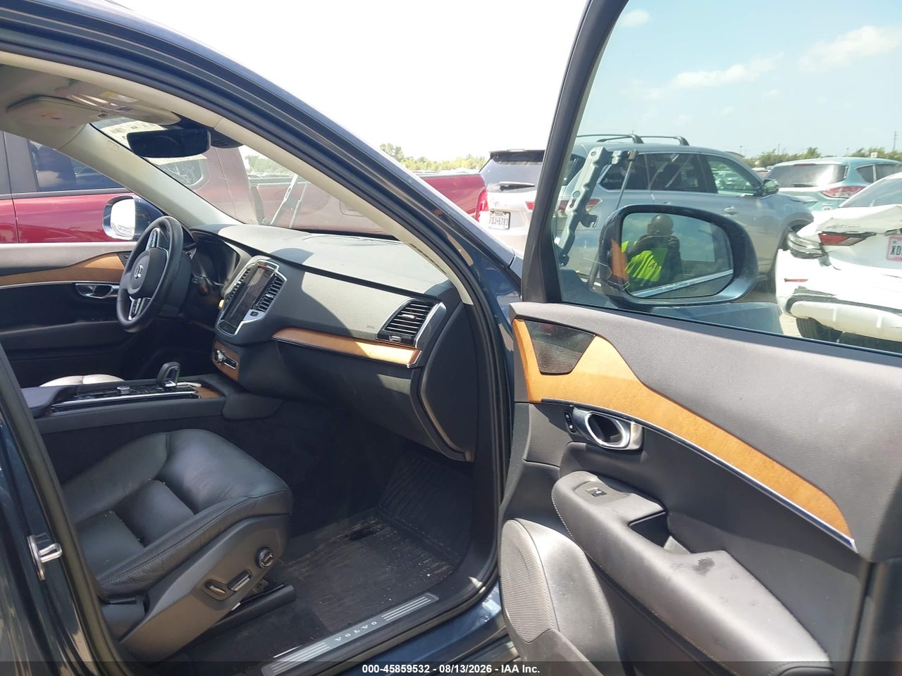 2023 VOLVO XC90 B5 PLUS · 5/10