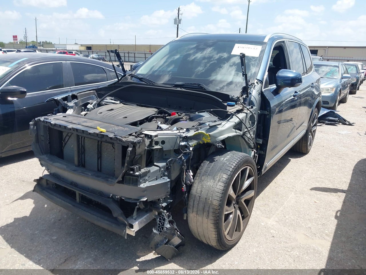 2023 VOLVO XC90 B5 PLUS · 2/10