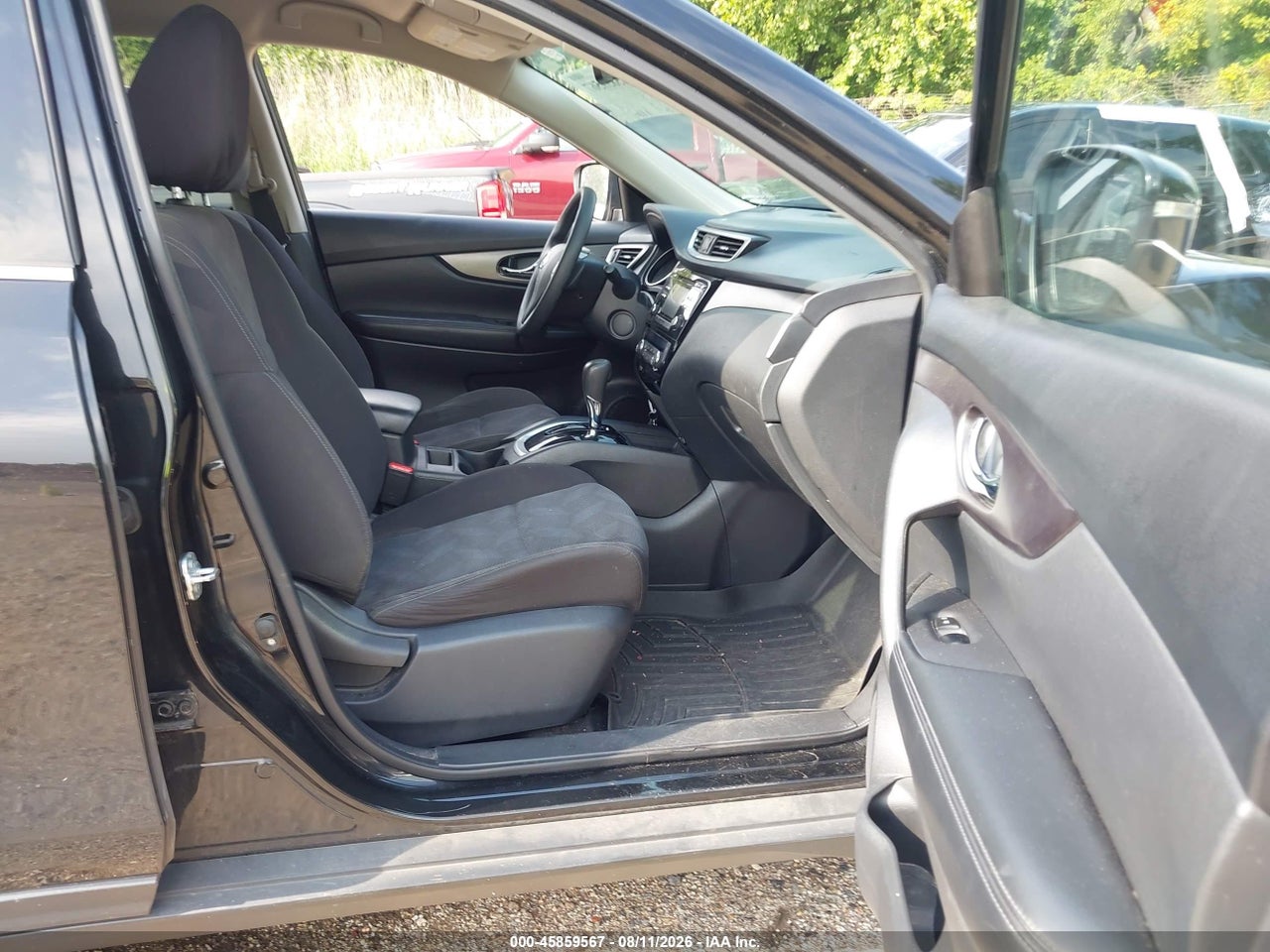 2016 NISSAN ROGUE SV · 5/11
