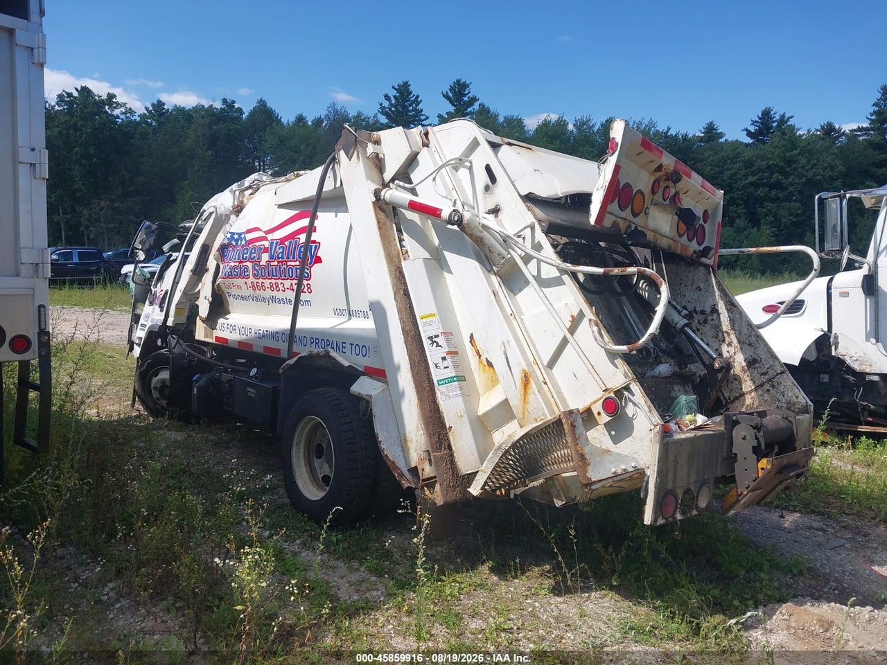 JALE5W161P7****** · 2023 ISUZU NRR · 3/11