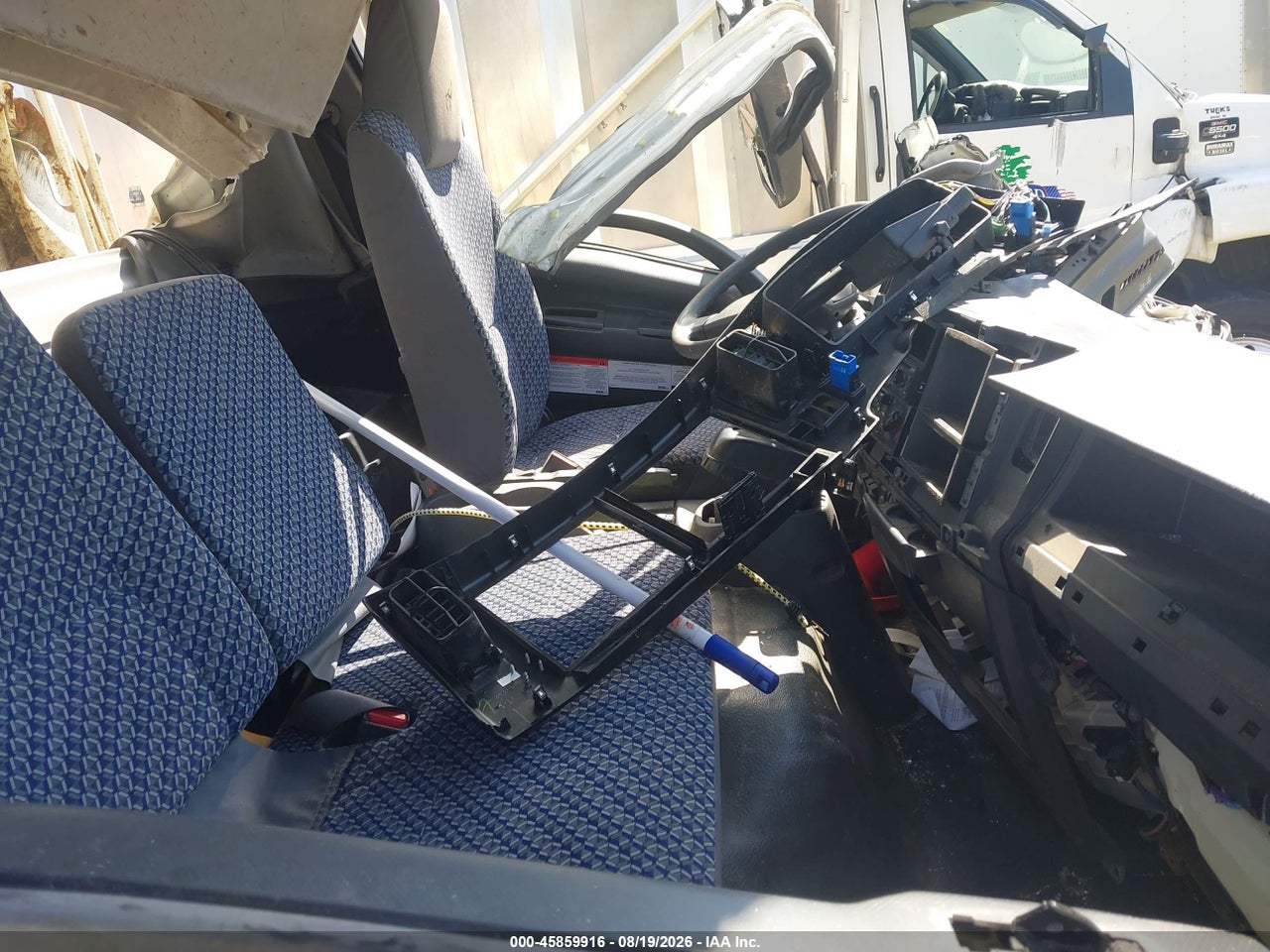 JALE5W161P7****** · 2023 ISUZU NRR · 5/11