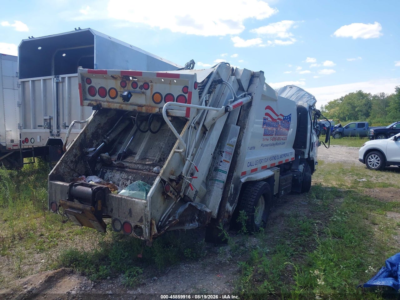 JALE5W161P7****** · 2023 ISUZU NRR · 4/11
