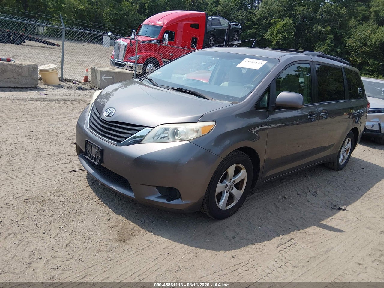 2011 TOYOTA SIENNA LE V6 · 2/11
