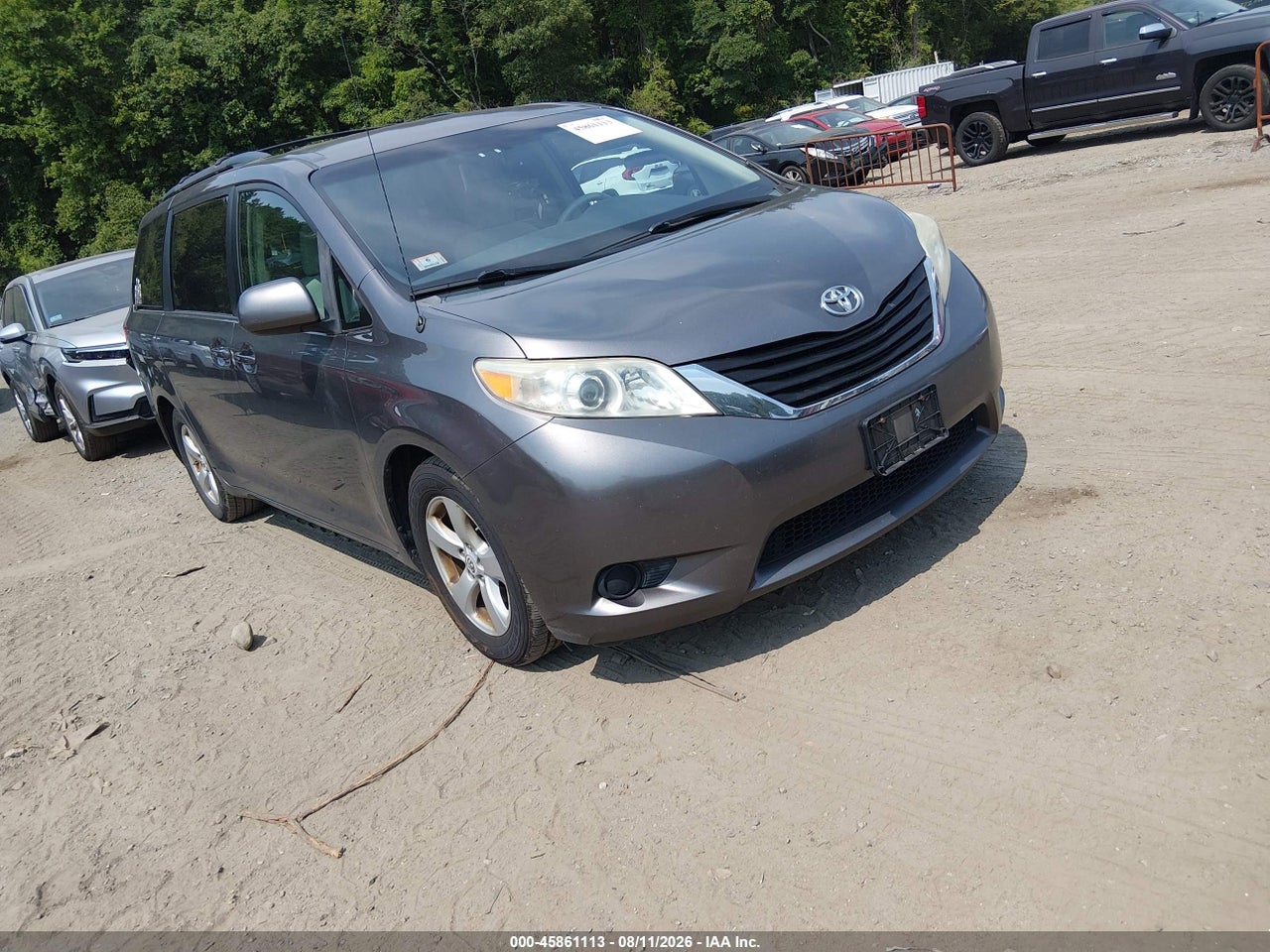 5TDKK3DC1BS****** · 2011 TOYOTA SIENNA LE V6