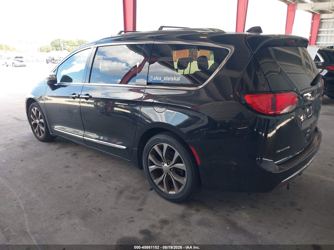 2017 CHRYSLER PACIFICA LIMITED · 3/11