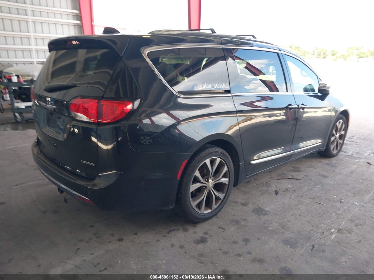 2017 CHRYSLER PACIFICA LIMITED · 4/11