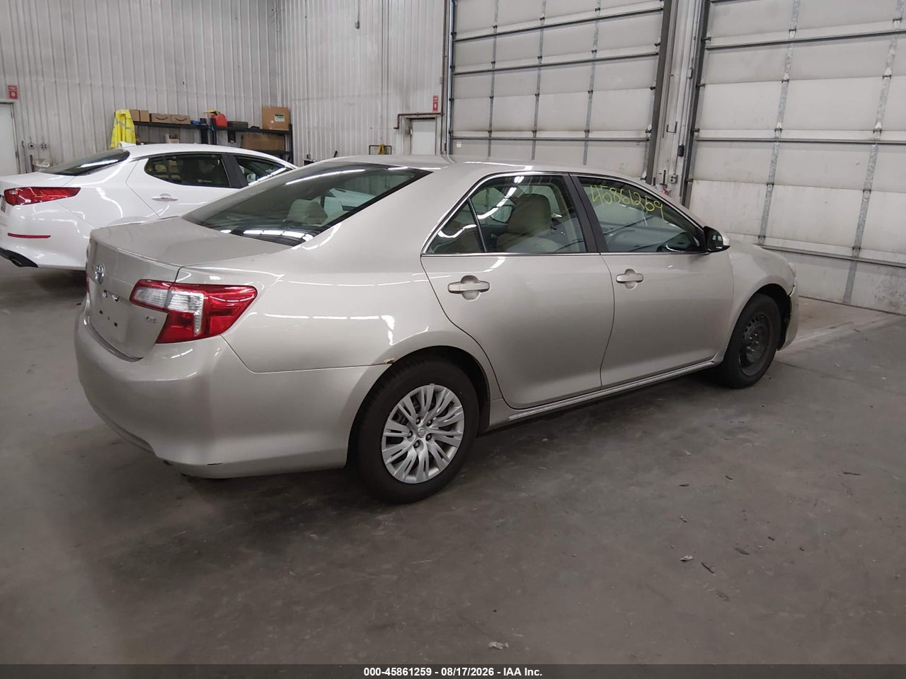 2014 TOYOTA CAMRY LE · 4/11