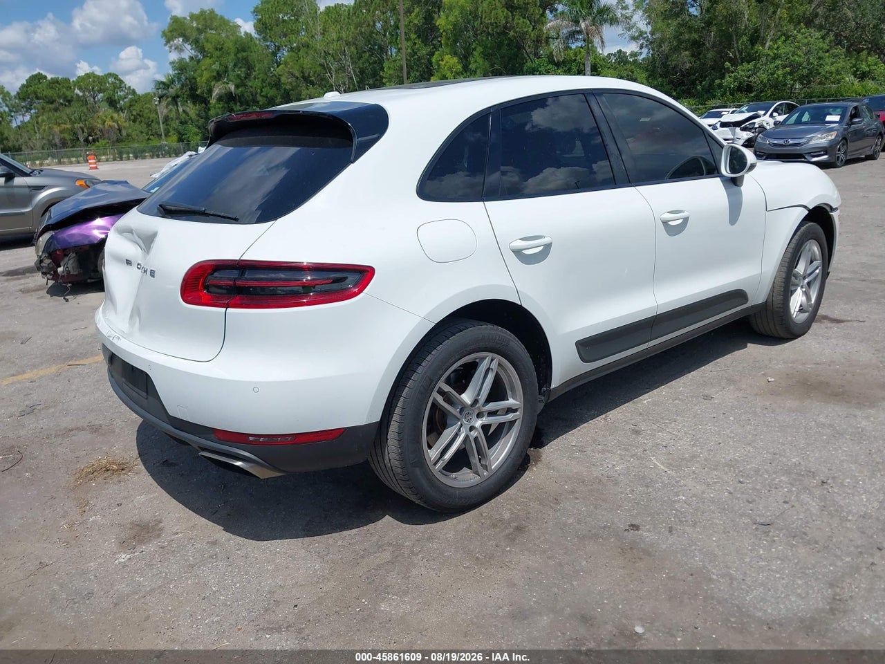2017 PORSCHE MACAN · 4/11