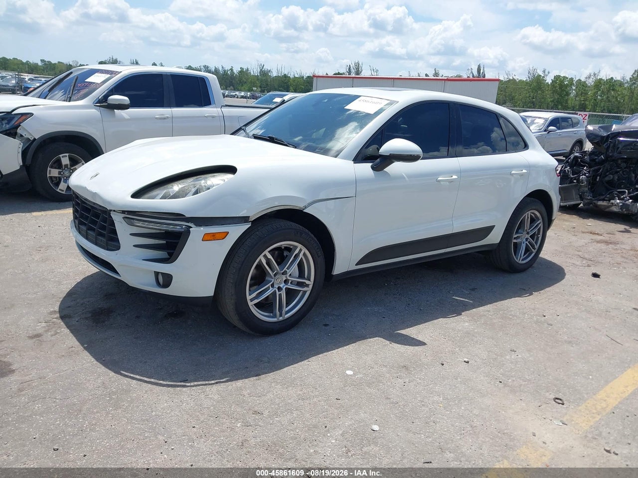 2017 PORSCHE MACAN · 2/11