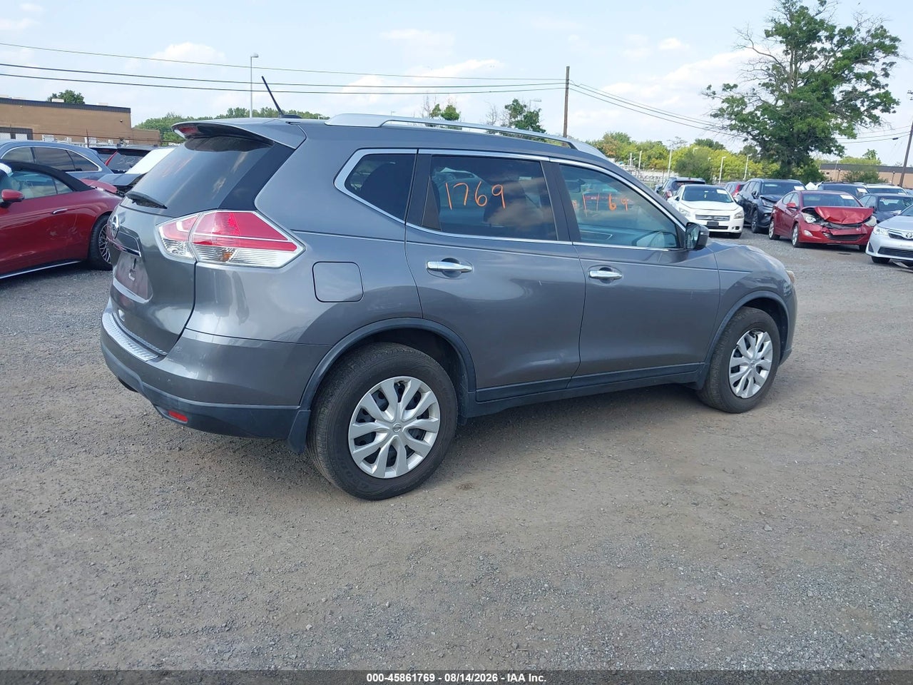 2016 NISSAN ROGUE S · 4/11