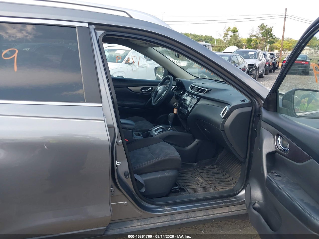 2016 NISSAN ROGUE S · 5/11