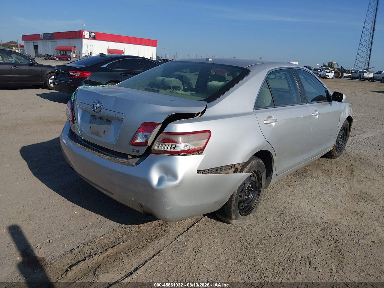 2011 TOYOTA CAMRY LE · 4/11
