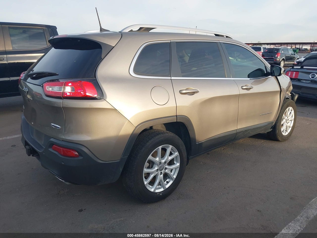 2018 JEEP CHEROKEE LATITUDE PLUS 4X4 · 4/11