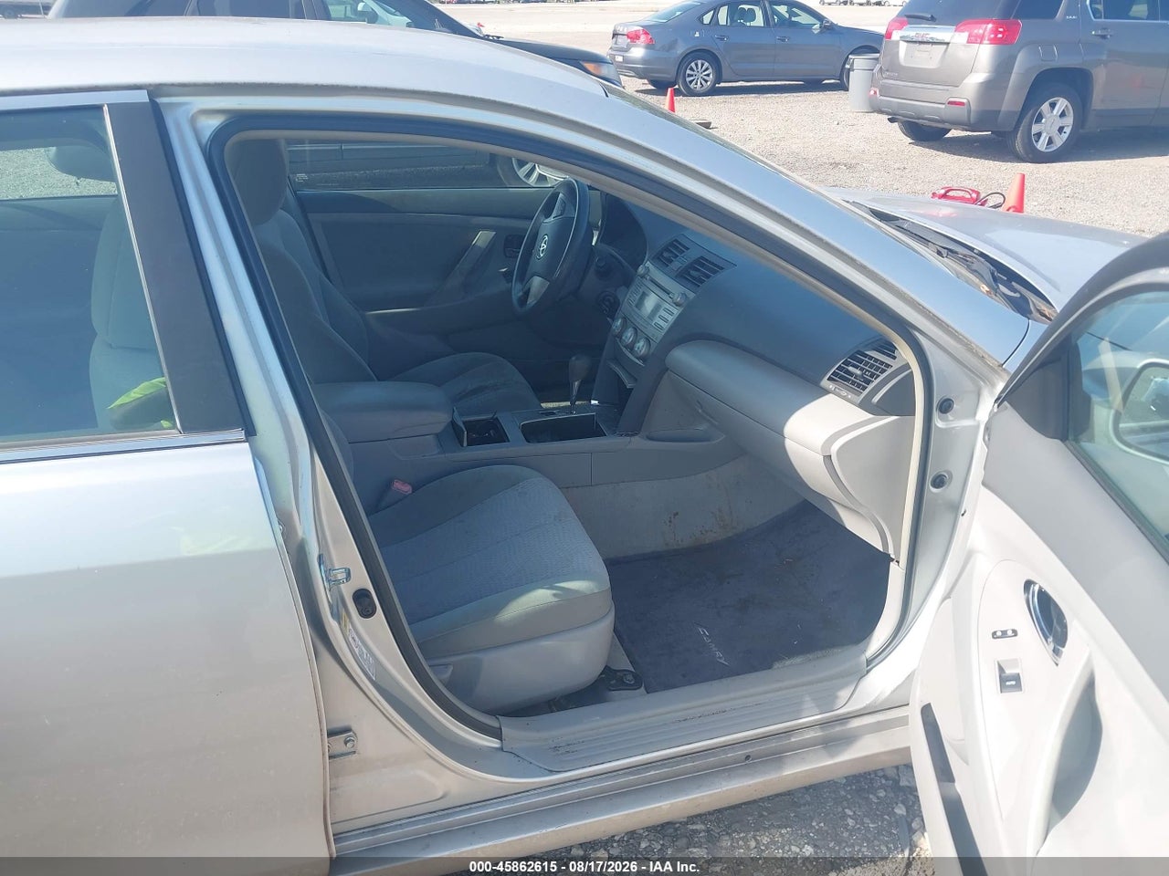 2010 TOYOTA CAMRY LE · 5/11