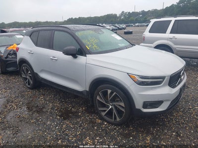 YV4162UM6N2****** · 2022 VOLVO XC40 T5 R-DESIGN