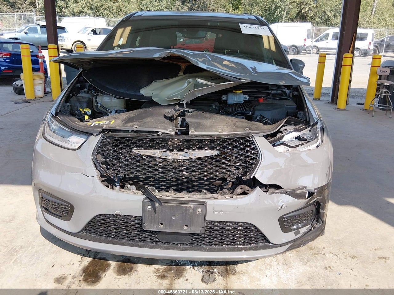 2022 CHRYSLER PACIFICA HYBRID TOURING L · 6/11