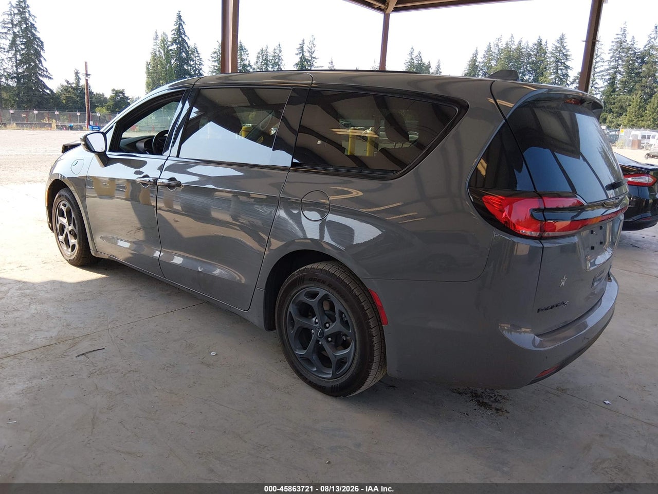2022 CHRYSLER PACIFICA HYBRID TOURING L · 3/11