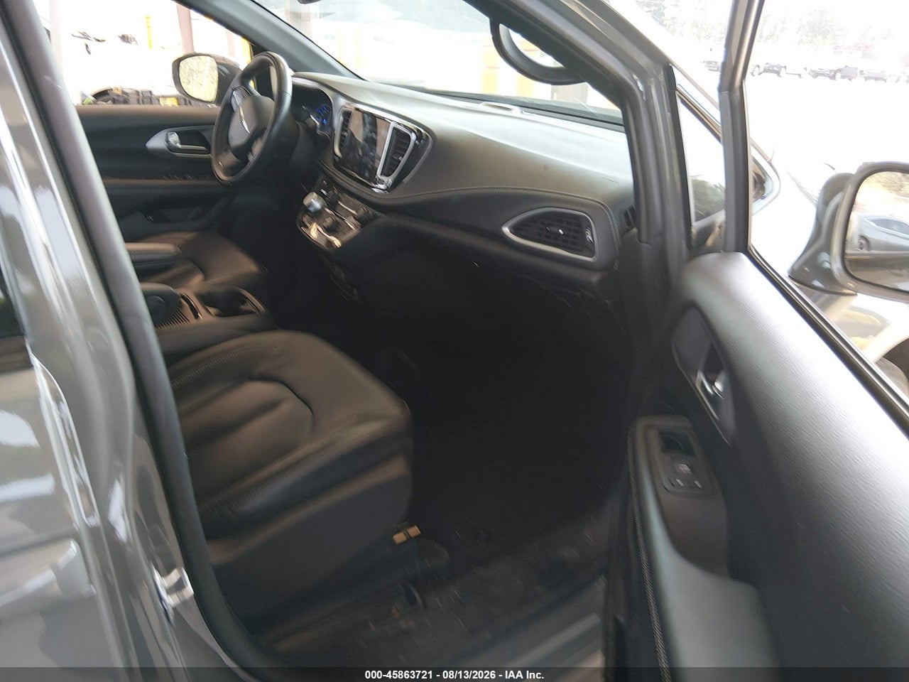 2022 CHRYSLER PACIFICA HYBRID TOURING L · 5/11