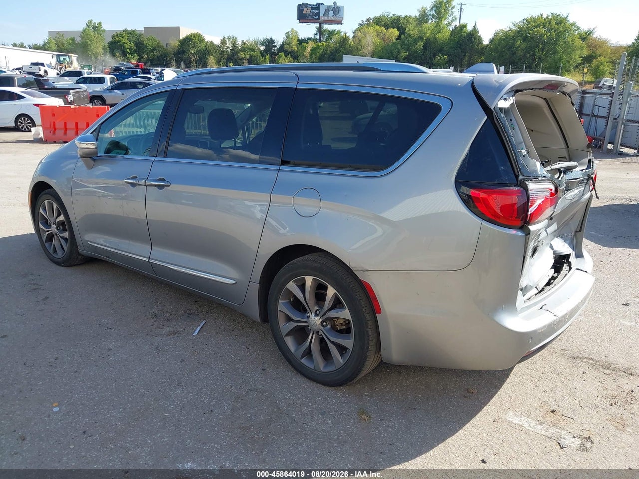 2019 CHRYSLER PACIFICA LIMITED · 3/11