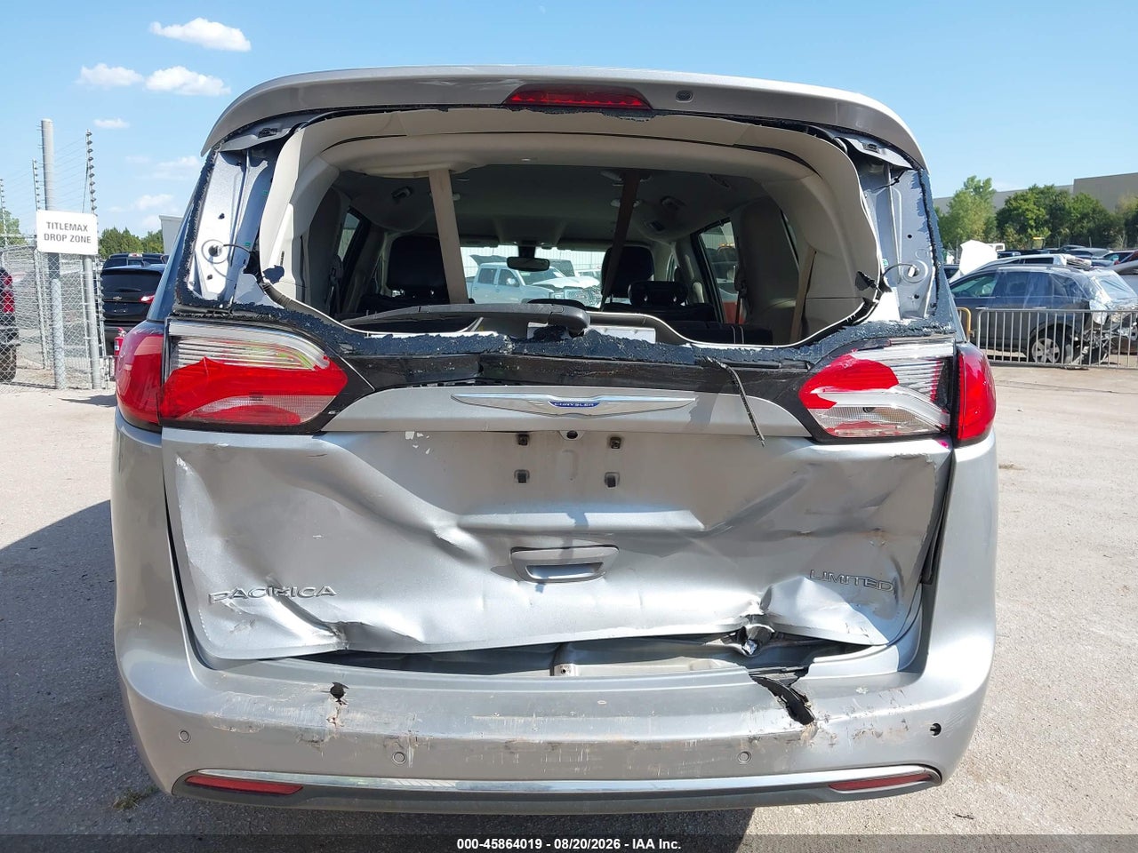 2019 CHRYSLER PACIFICA LIMITED · 6/11