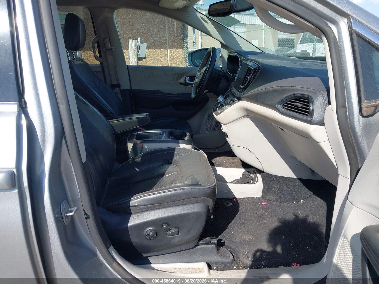2019 CHRYSLER PACIFICA LIMITED · 5/11